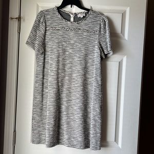 Cute comfortable dress. Great for looking dressed but feeling casual